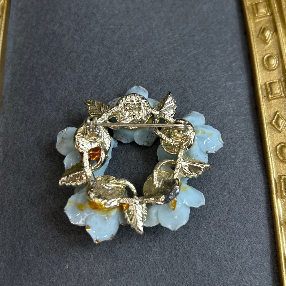 Coro Vintage Floral Brooch with Gold Accents - Picture 3 of 6